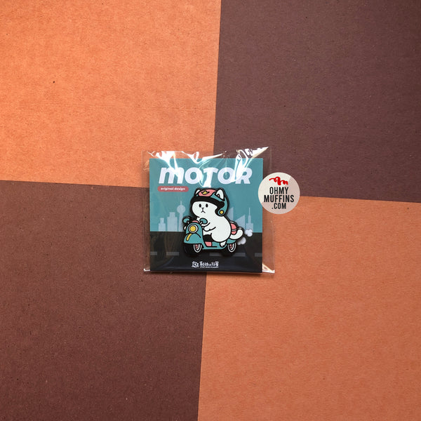 White Cat [Motorcycle] Pin