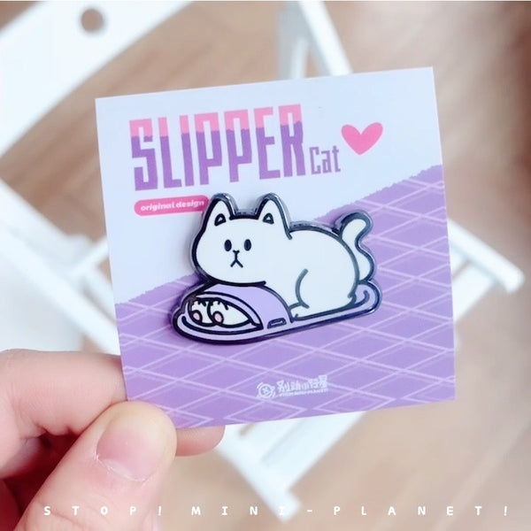 White Cat [ Slipper Cat ] Pin