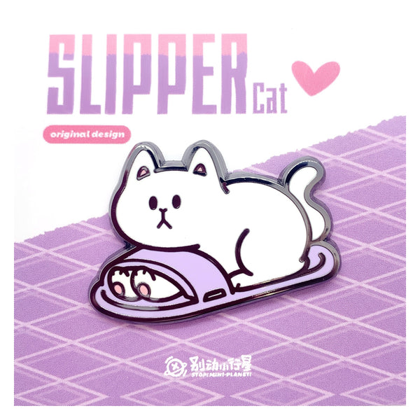 White Cat [Slipper Cat] Pin