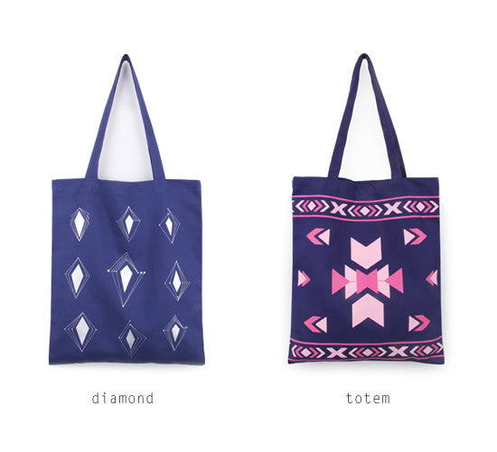 Printed Tote Bag by MOMO