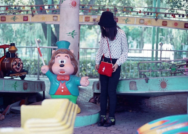 YIZI Mr Strong Ball Clasp Pouch