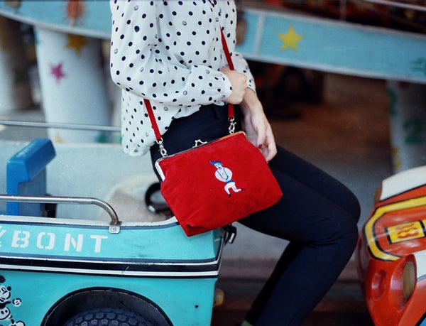 YIZI Mr Strong Ball Clasp Pouch
